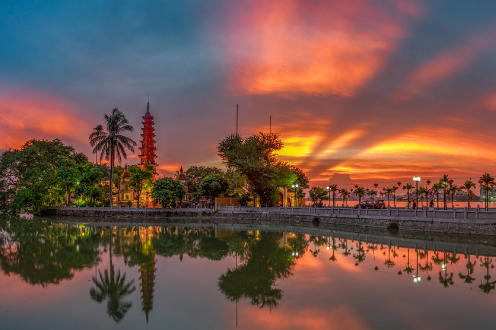 Tran Quoc Pagoda in the sunset